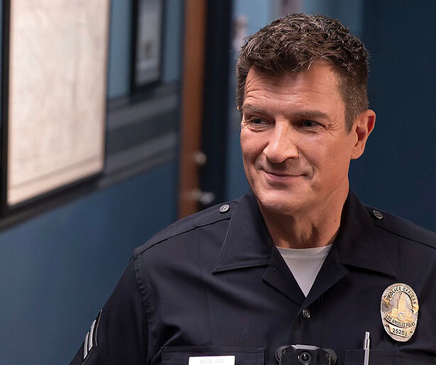 Nathan Fillion en Jenna Dewan navigeren in The Rookie tussen liefde en criminele netwerken