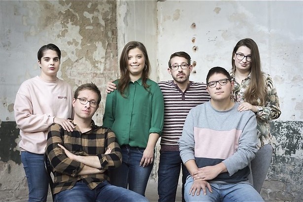 Verstandelijk beperkte Veerle leert koken