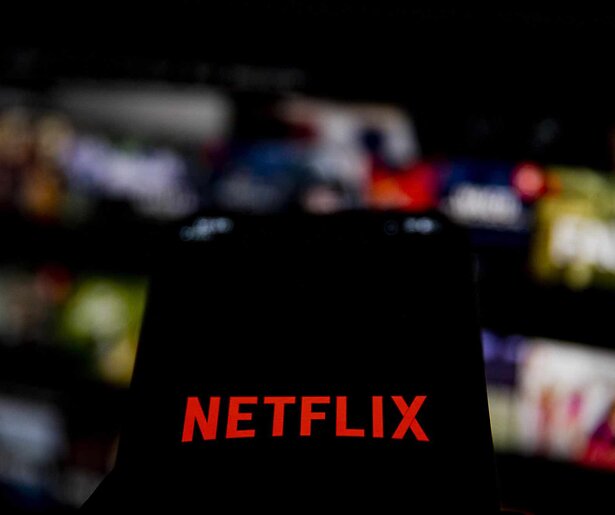 Nederlanders kijken minder naar Netflix nu accounts delen geld kost
