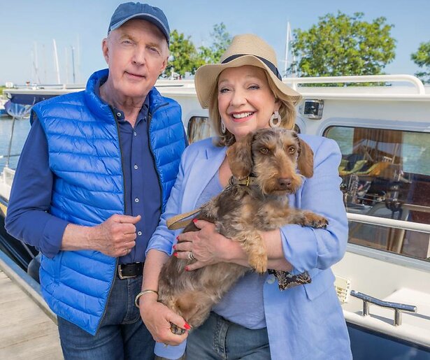 Overleden teckel Nhaan nog op tv in nieuw seizoen Denkend aan Holland