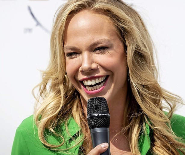 Videosnack: Slappe lach treft Nicolette Kluijver bij opnames Robinson