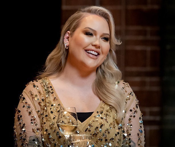 Nikkie de Jager voelde aanwezigheid overleden broer bij Wie is de Mol?