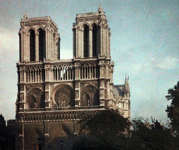 Het herstel van de Notre-Dame