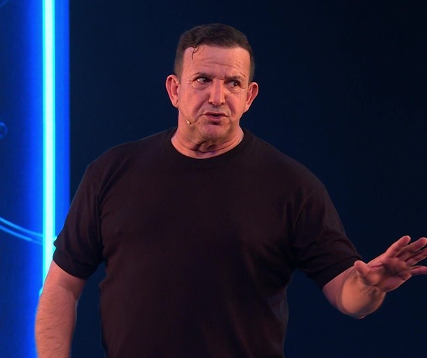 Najib Amhali staat stil bij de hoogtepunten uit zijn carrière in 30 Jaar on Stage