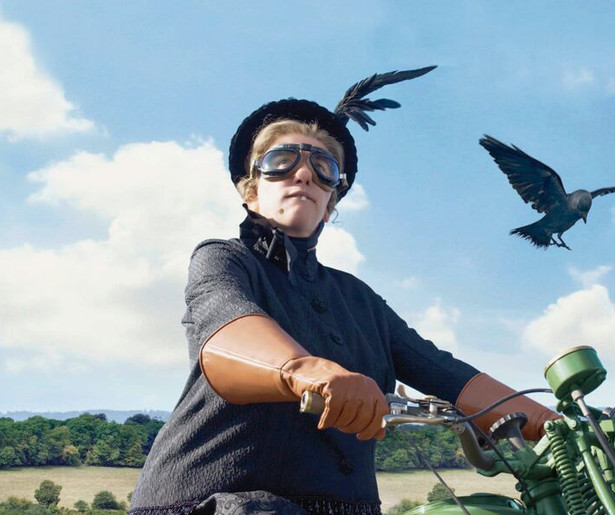 Nanny McPhee steekt haar handen uit haar mouwen in Nanny McPhee and the Big Bang