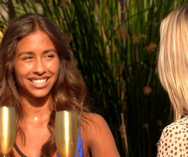 Naomi uit Love Island helemaal gelukkig in de liefde