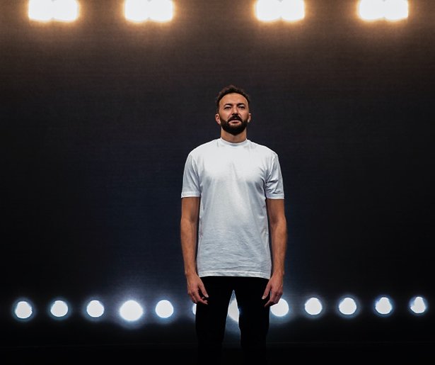 Voorstelling Adem van Nasrdin Dchar op nieuwjaarsdag op televisie