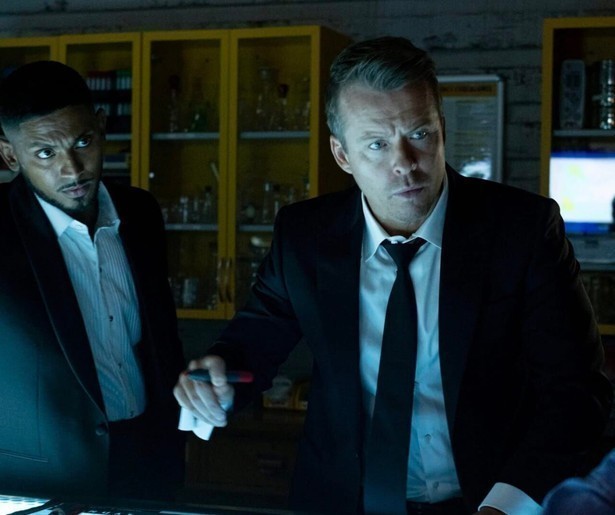 Het team van NCIS: Sydney zit samen met een moordenaar opgesloten in een bunker