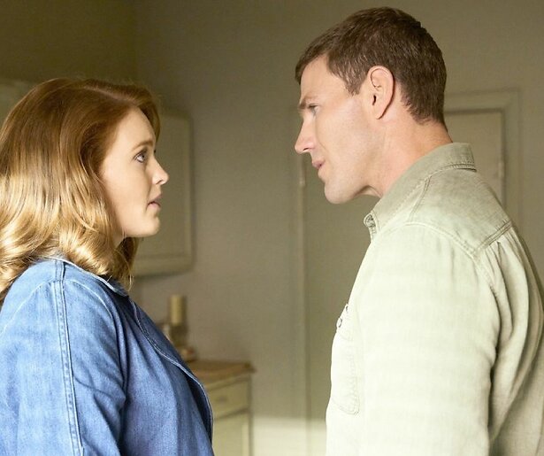 De relatie van Austin Stowell en Kathleen Kenny staat onder druk in NCIS: Origins