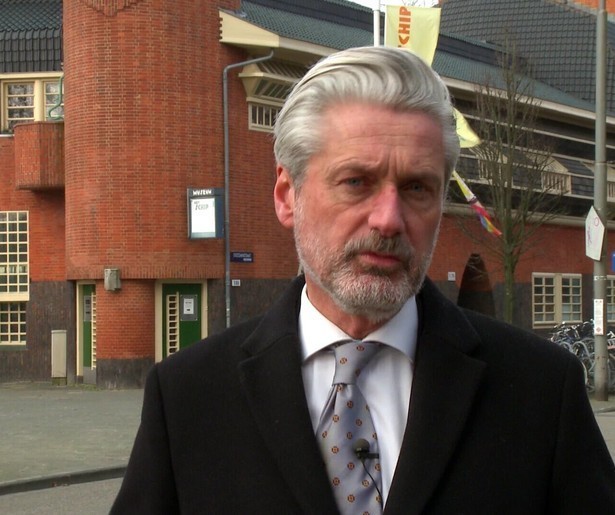 Paul Rem brengt een bezoekje aan Amsterdam in slot Nederlandse Bouwkunst door de Ogen van Paul Rem