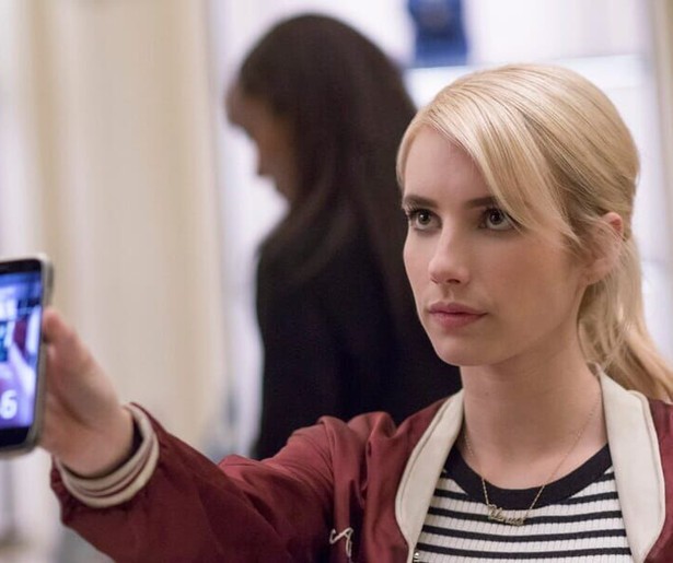 Emma Roberts speelt een uitdagend spel in Independent Film Bv