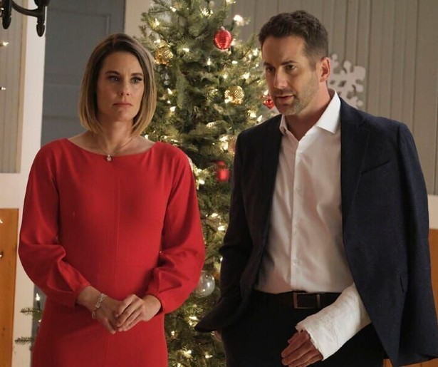 Ashley Williams hoeft kerst gelukkig niet alleen door te brengen in Never Kiss a Man in a Christmas Sweater