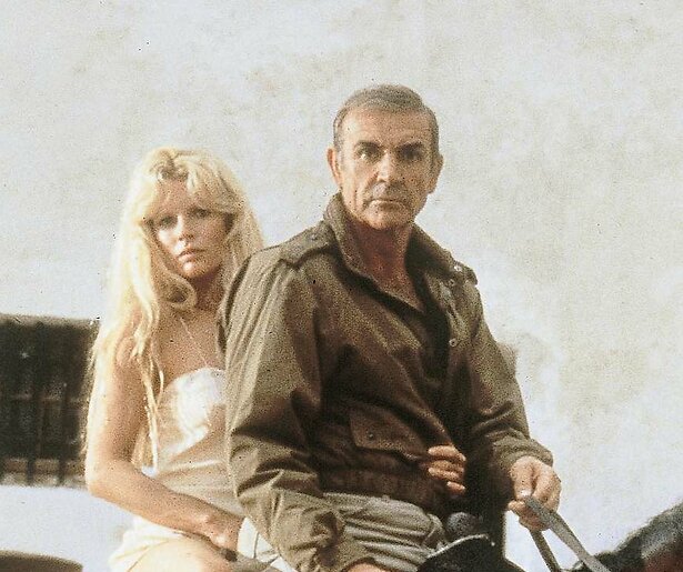 Sean Connery weet maar niet van ophouden in James Bond-film Never Say Never Again