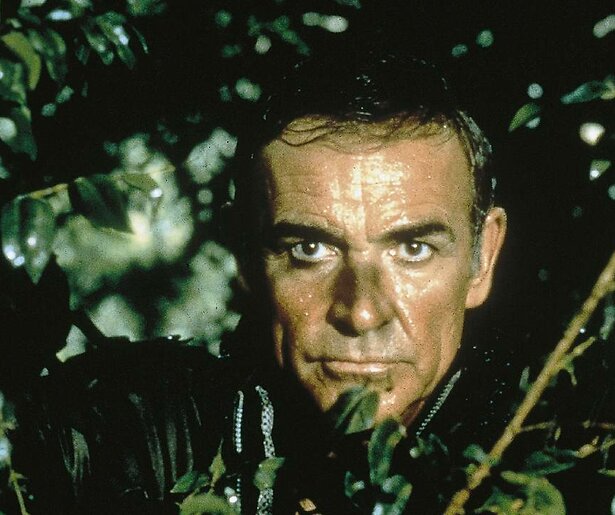 Sean Connery zet de boel na twaalf jaar afwezigheid weer op stelten in Never Say Never Again