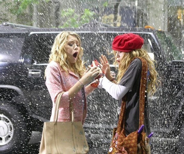 Ashley en Mary-Kate Olsen moeten opeens samenwerken in New York Minute