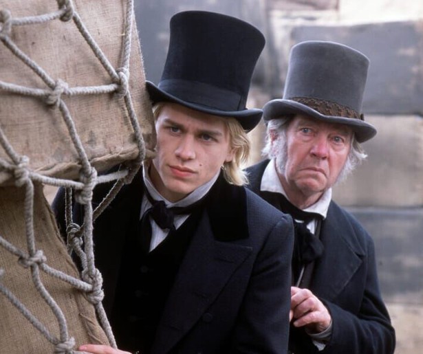 Charlie Hunnam heeft meer geld nodig in Nicholas Nickleby op Net5