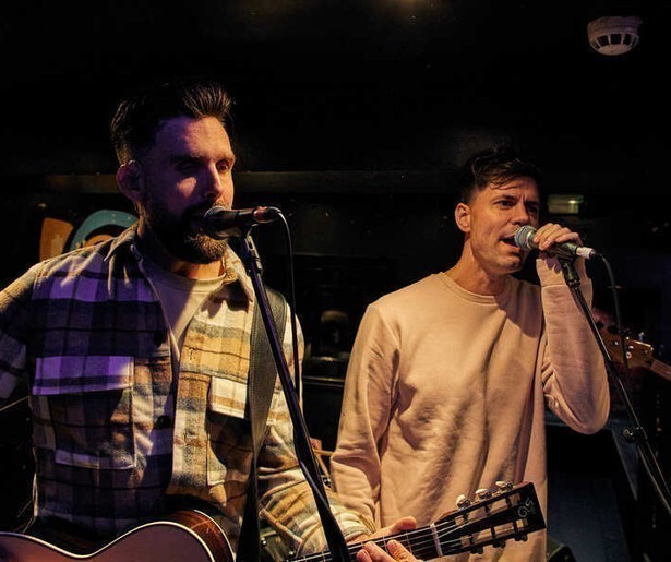 Nick, Simon en Kees maken The Cavern Club in Liverpool onveilig in Nick, Simon & Kees: The Beatles