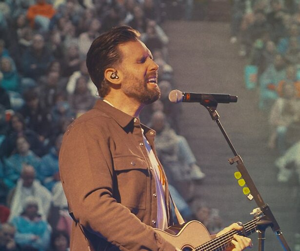 Kijk mee hoe Nick het probeert te maken als solo-artiest in Nick Schilder: Een Nieuw Begin