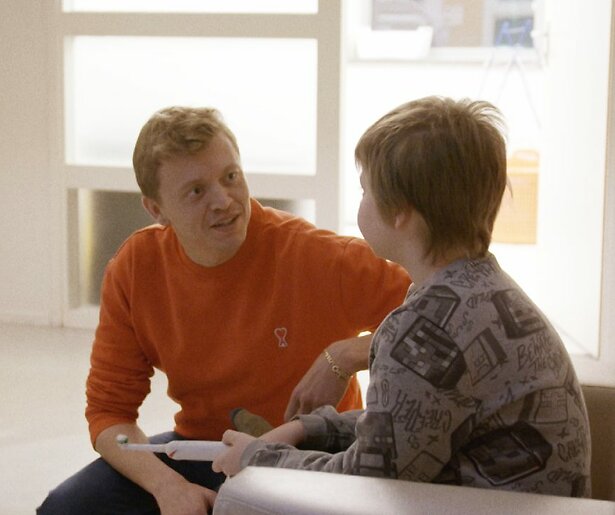 Nicolaas Veul liep 100 dagen mee in de jeugd- en gezinszorg: 'Heel bijzonder'