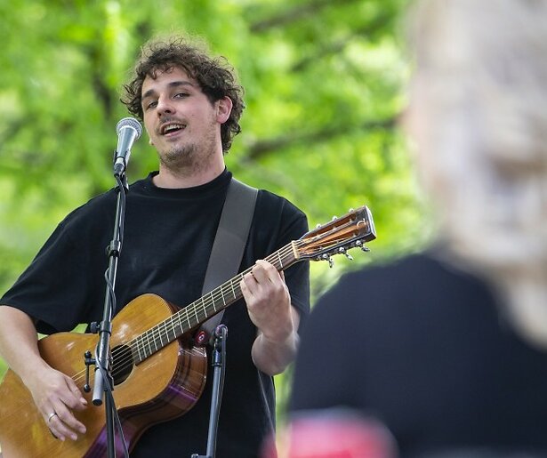 Nielson waagt een gokje in I Can See Your Voice