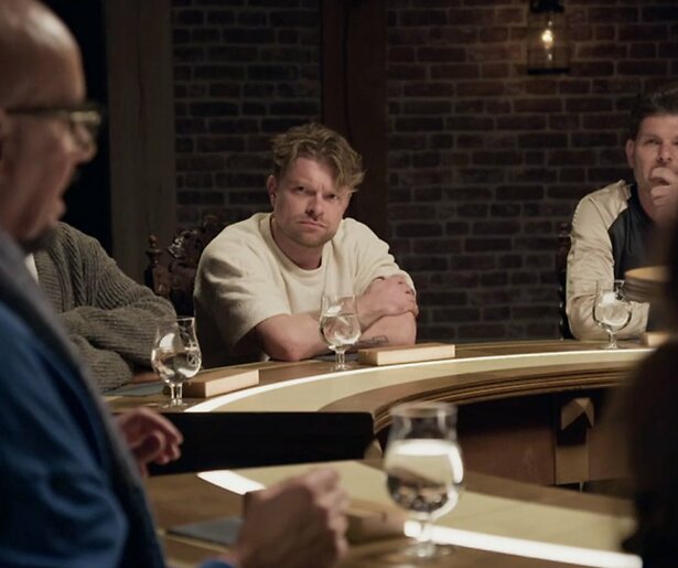 Niels, Olcay en Cherry-Ann moeten op hun tellen passen in De Verraders Halloween