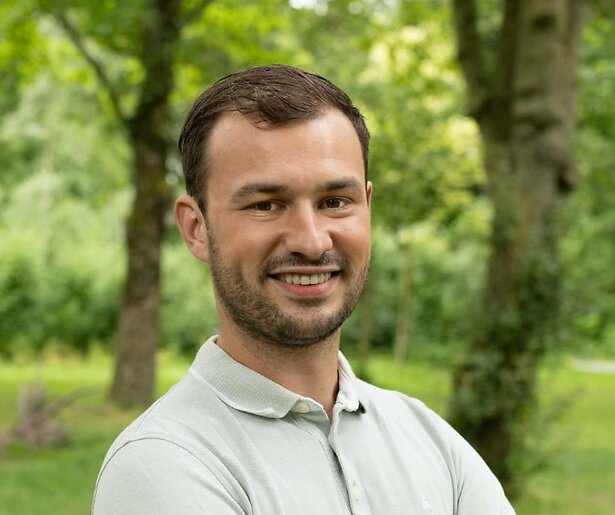 Tuinexpert Niels Treffers (26) voegt zich bij team BinnensteBuiten: 'Jeugddroom die uitkomt'