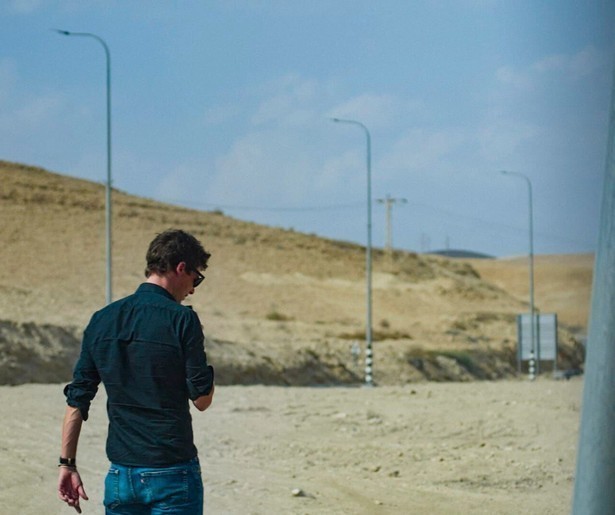 Huib Modderkolk sluit Niemand Die het Ziet af met een verre reis