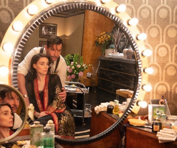 Bradley Cooper is een oplichter in Nightmare Alley