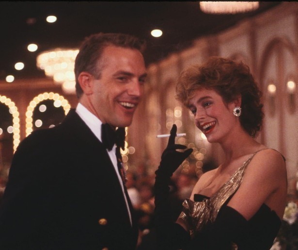 De minister van Defensie blijkt jaloers te zijn op Kevin Costner in No Way Out