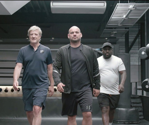 Rutger Castricum maakt het Wim Kieft, Wesley Sneijder en Royston Drenthe niet gemakkelijk in Nog één Keer Fit