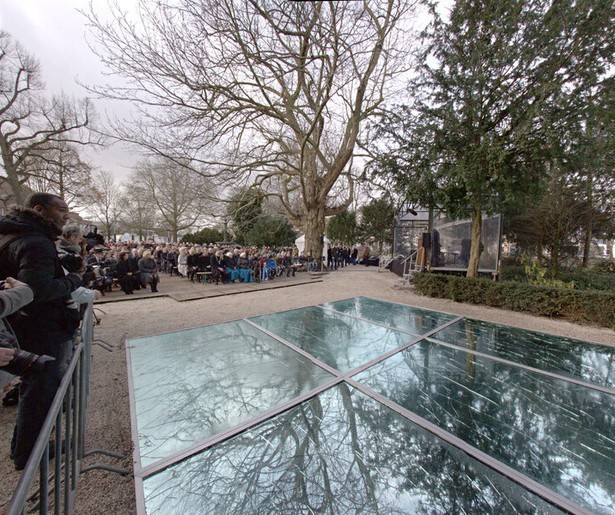NOS zendt de Nationale Holocaust Herdenking live vanuit Amsterdam uit
