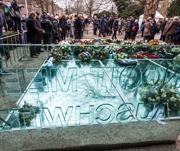 Acteur en kunstenaar Jeroen Krabbé spreekt tijdens de  Nationale Holocaust Herdenking