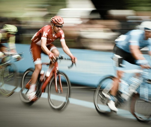 Wout van Aert en Remco Evenepoel strijden deze etappe om de regenboogtrui tijdens het WK Wielrennen