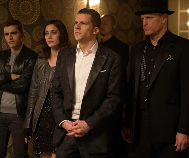 Jesse Eisenberg tovert een bankkluis leeg in Now You See Me