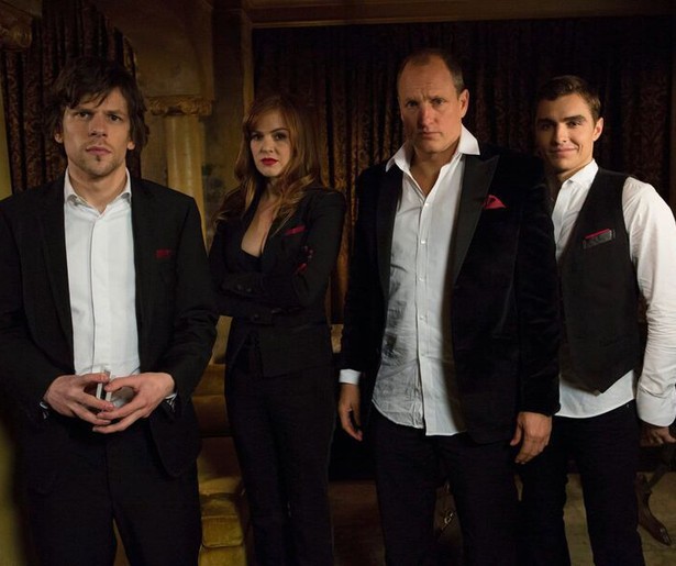 Jesse Eisenberg tovert een bankkluis leeg in Now You See Me