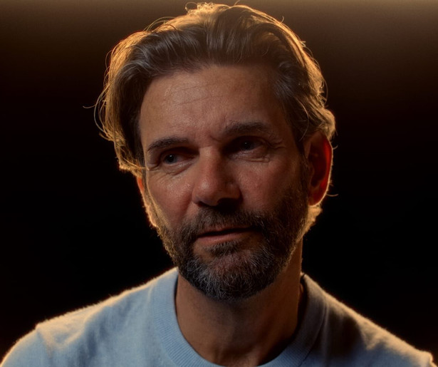 Ex-ambulancebroeder Louis deelt zijn heftige herinneringen in NPO Doc: Blauw licht