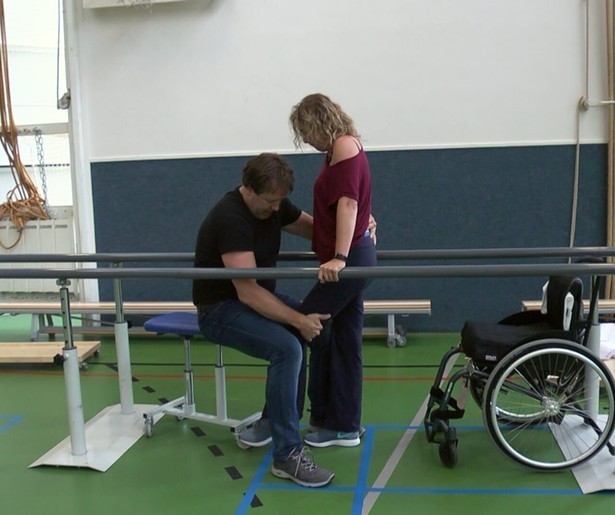 Katelijne Langezaal geeft een inkijkje in haar revalidatieproces in NPO Doc: Dwars