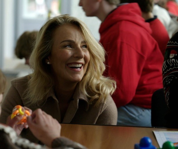 Aaltje van Zweden wil weten hoe er in de Tweede Wereldoorlog met kinderen met een beperking werd omgegaan in NPO Doc: Een Veilige Plek