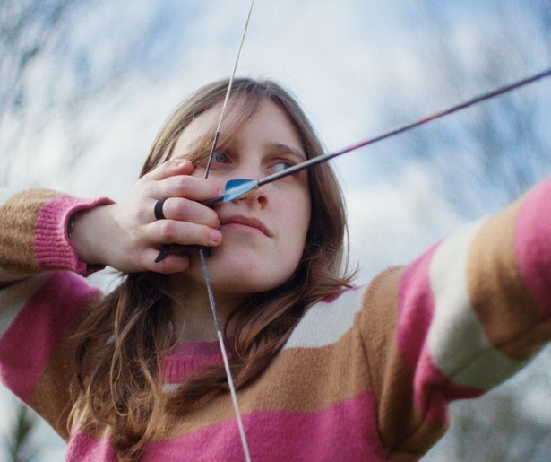 Amber, Sian en Dušan vertellen in deze documentaire hoe het is om te leven in een fantasiewereld