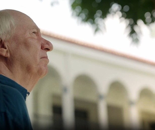 Jan Brokken legt zijn trauma's bloot in de NPO Doc: Jan Brokken Zijn Oorlog