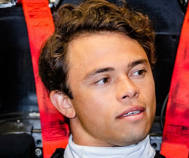 Nyck de Vries racet zes uur lang op het iconische Circuit de Spa-Francorchamps