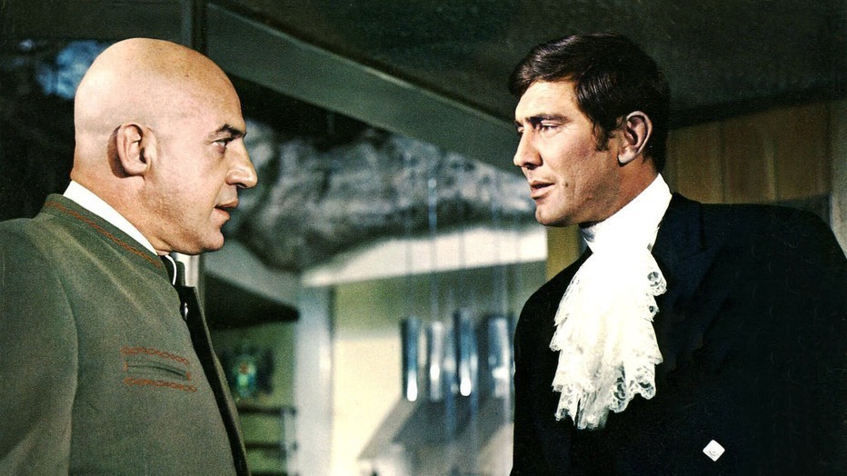 Telly Savalas en George Lazenby in On Her Majesty's Secret Service