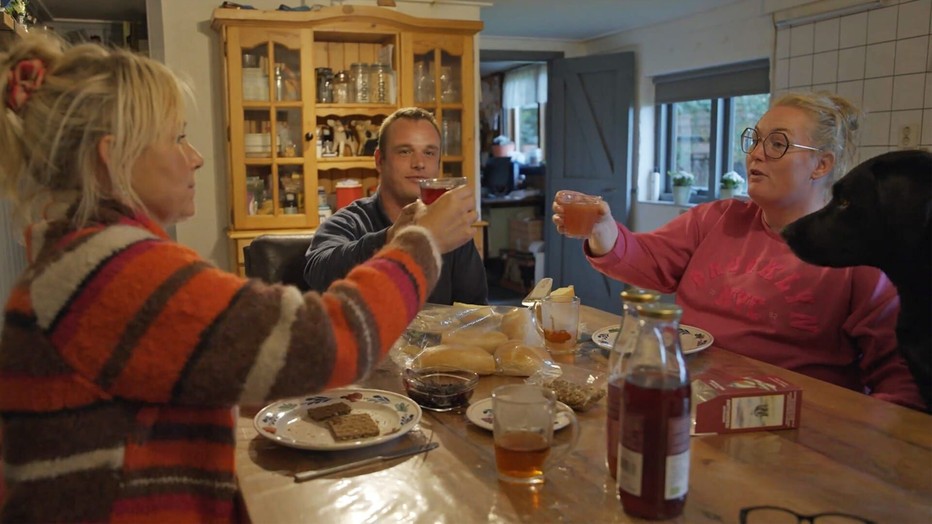 Yvon Jaspers met Hilda in Onze Boerderij