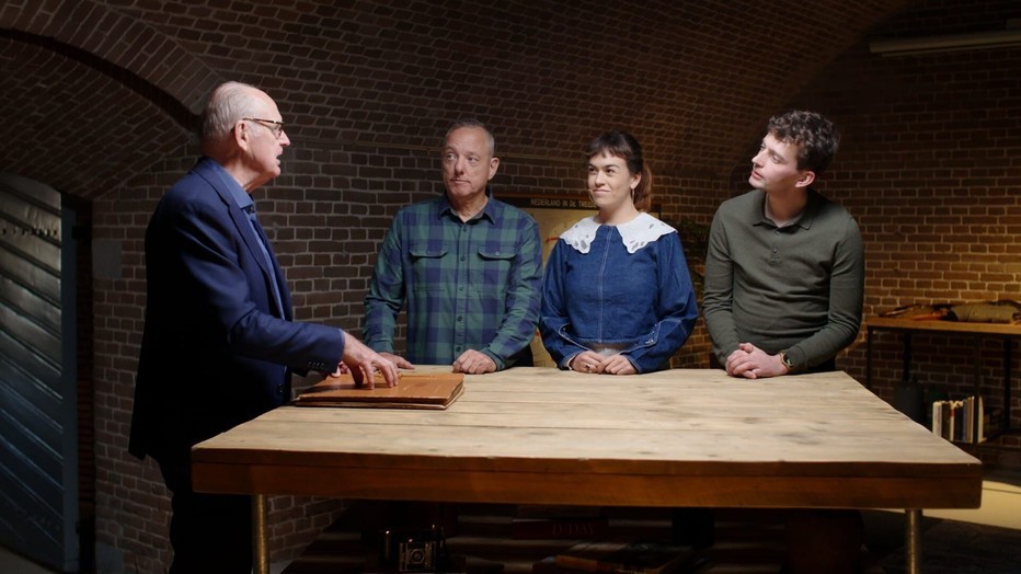 Philip Freriks met makers Oorlogsalbums