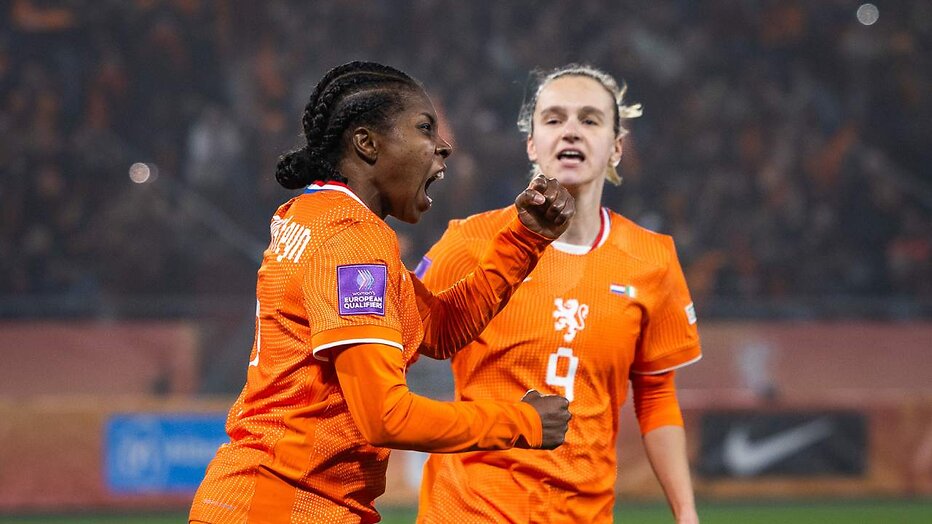 Lineth Beerensteyn en Vivianne Miedema