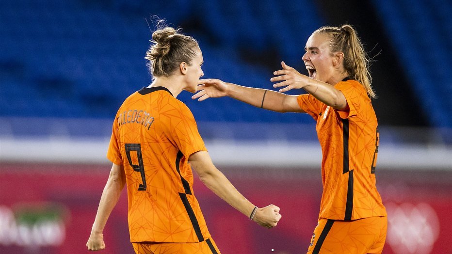 Vivianne Miedema en Jill Roord Vivianne Miedema en Jill Roord