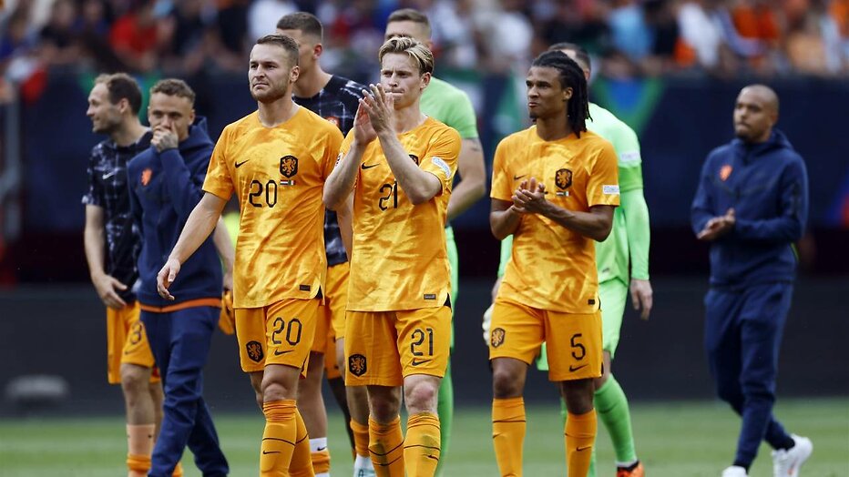 Teun Koopmeiners, Frenkie de Jong en Nathan Ake