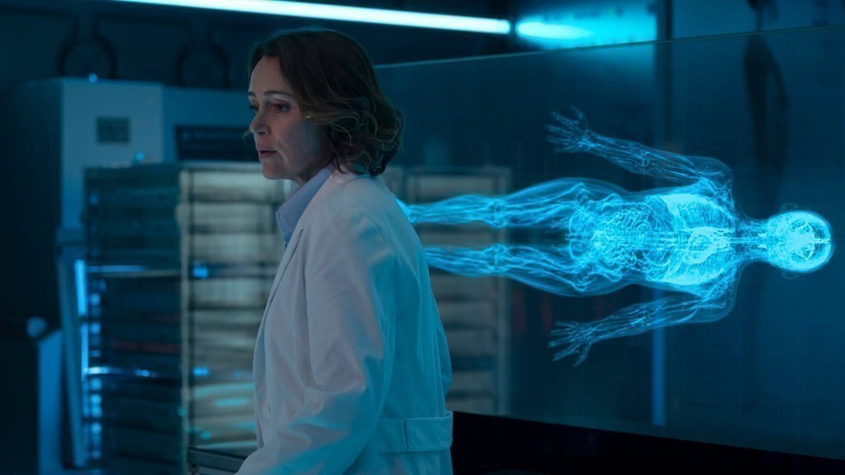 Keeley Hawes als Kira Manning in Orphan Black: Echoes