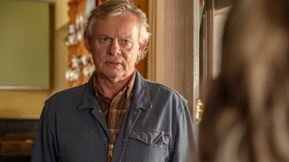 Martin Clunes als Nathan Williams in Out There
