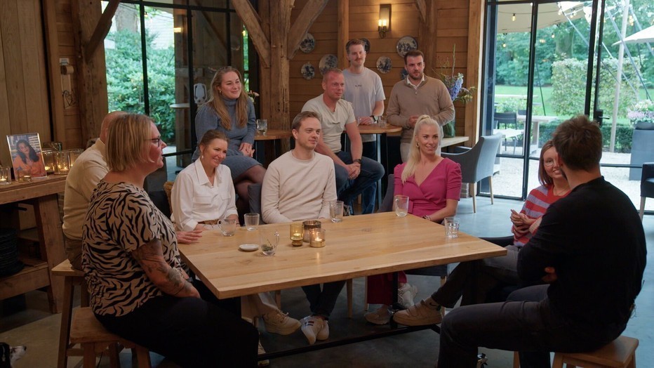 Still uit Over Mijn Lijk De Reünie